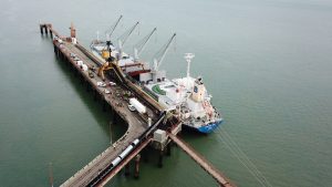 2019 – Carga del primer buque de carbón desde Río Turbio a Brasil a través del puerto de Punta Loyola